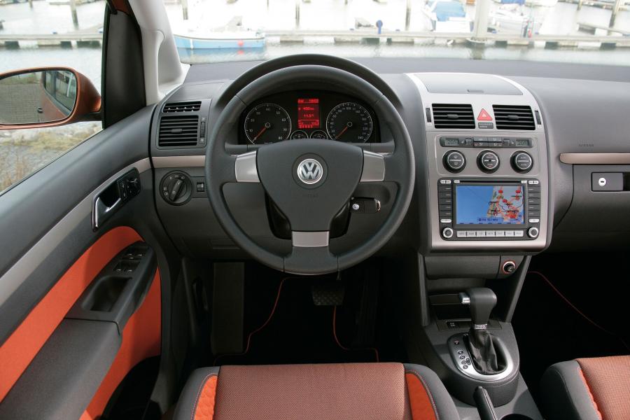  Volkswagen CrossTouran TSI 2007 года  (фото 36 из 46)